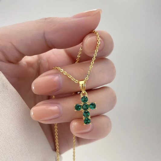 Emerald Crystal Cross Necklace – Elegant Gold Faith Pendant